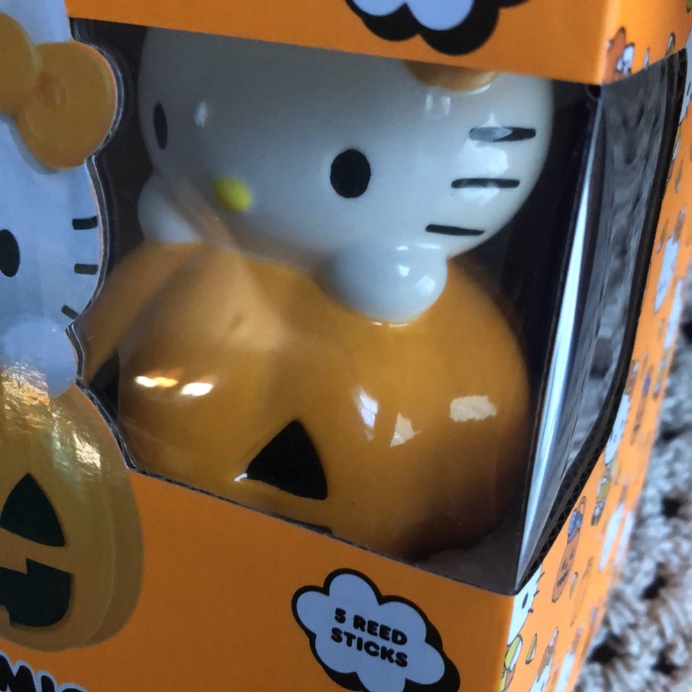 HELLO KITTY Halloween Ceramic Reed Diffuser - Picture 5 of 6